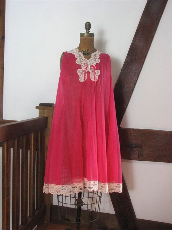 1960s Hot Pink  Nightgown......    size Medium...… - image 1
