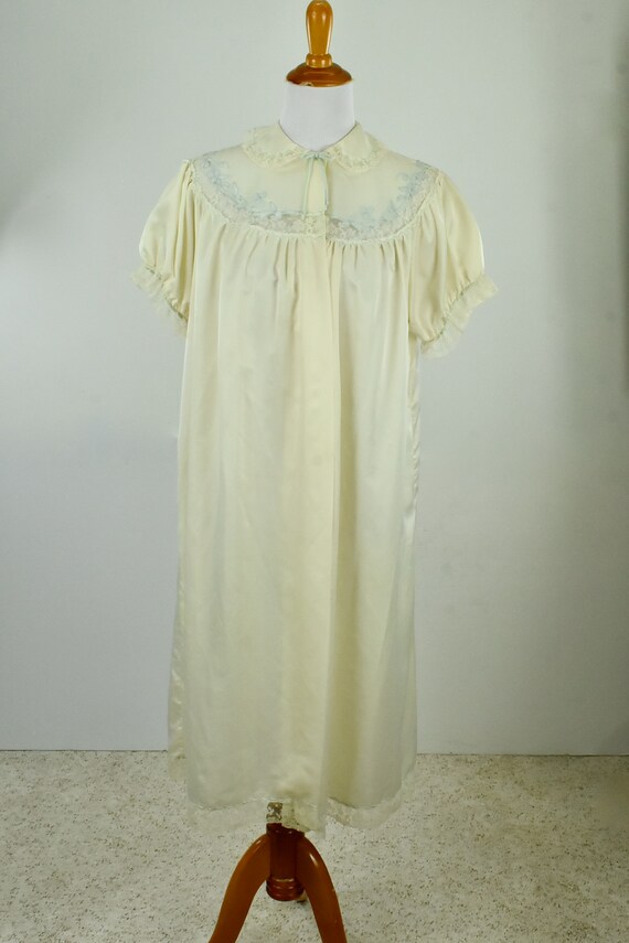 1950s Ivory  Silk Satin Robe with Lace & Blue App… - image 8
