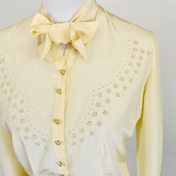 1950s Ivory  Silk Blouse  fashioned by Hand for Bozart .....sold at Lord & Taylor .....    size Medium