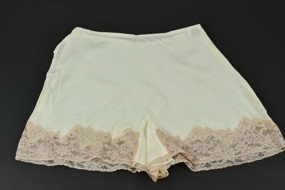 1920/30s Ivory Silk Crepe Tap Pants with Nude Cha… - image 1