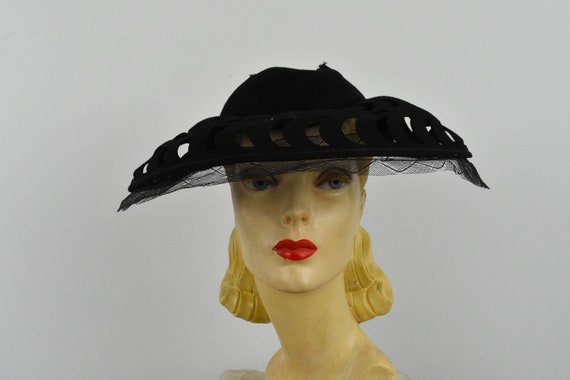 1930s Black  PEEK -a BOO  Hat with Fabulous Cut W… - image 2