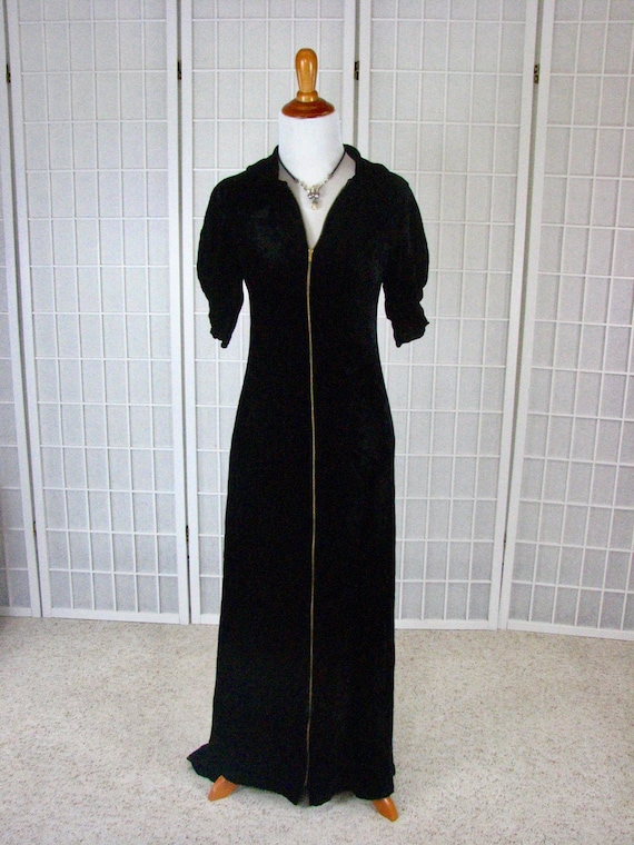 1940s Black Silk Velvet Robe / Hostess Gown .....… - image 1