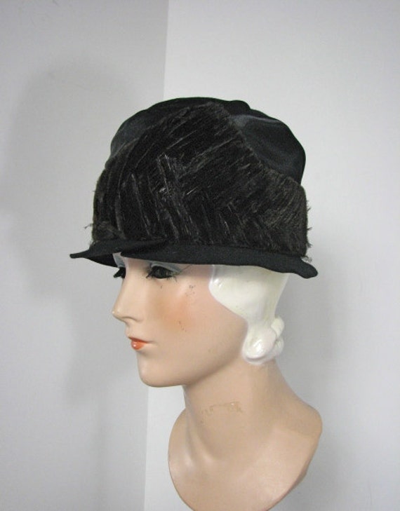 Edwardian Black Wool Felt Cloche with Marabou Fea… - image 2