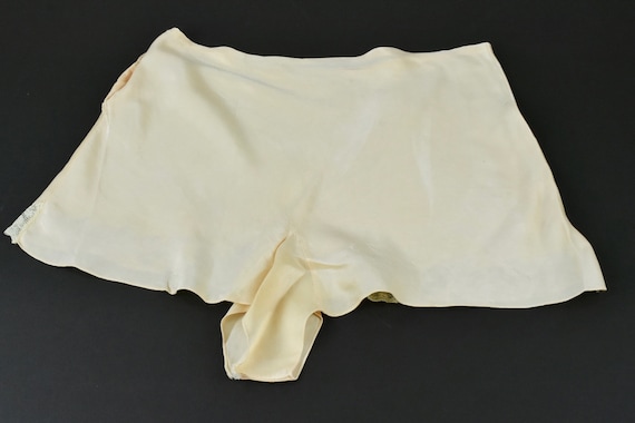 1920/30s Champagne Silk CharmeuseTap Pants with M… - image 6