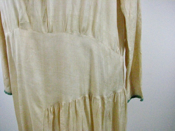 1920s  Silky Rayon Shift Dress in a Versatile Cha… - image 5