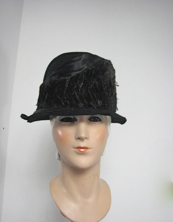 Edwardian Black Wool Felt Cloche with Marabou Fea… - image 1