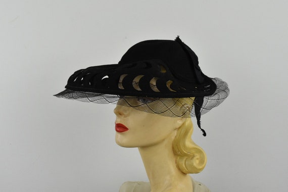 1930s Black  PEEK -a BOO  Hat with Fabulous Cut W… - image 3