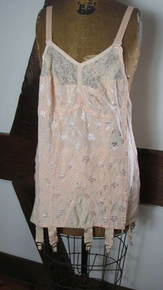 1930s   Blush Pink Damask Corsolette... size 45 --