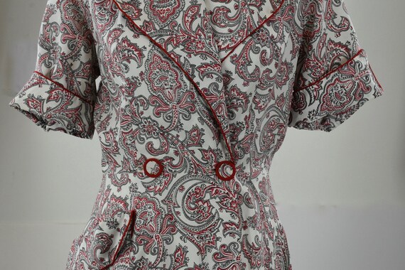 1940/50s Red PAISLEY Print Rayon  LOUNGING Gown..… - image 5