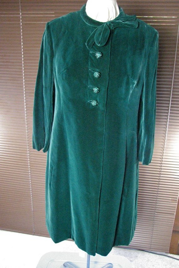 1950s Dark Green Velvet Coat with Bow and OUTRAGEO