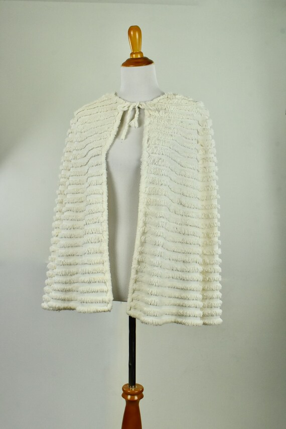 1940/50s White Cotton Chenille Cape Cover Up .....