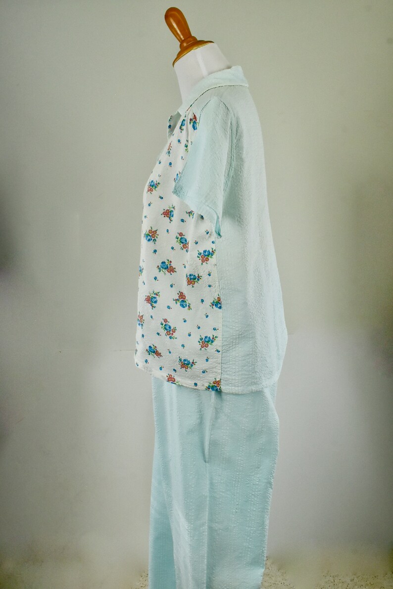 1950s Seersucker Pajamas with Blue /& Pink Flowers... New Old Stock........size 36 LARGE