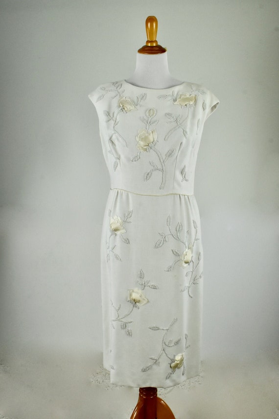 1960s Gorgeous Hand Beaded Ivory Linen Dress.....… - image 1