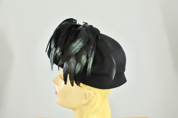 1930s SCULPTED  Black Felt Hat with Iridescent Fe… - image 6