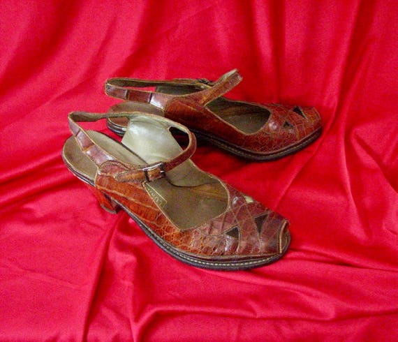 1940s Peep Toe  Alligator  Sandals ... HAND SEWN … - image 2