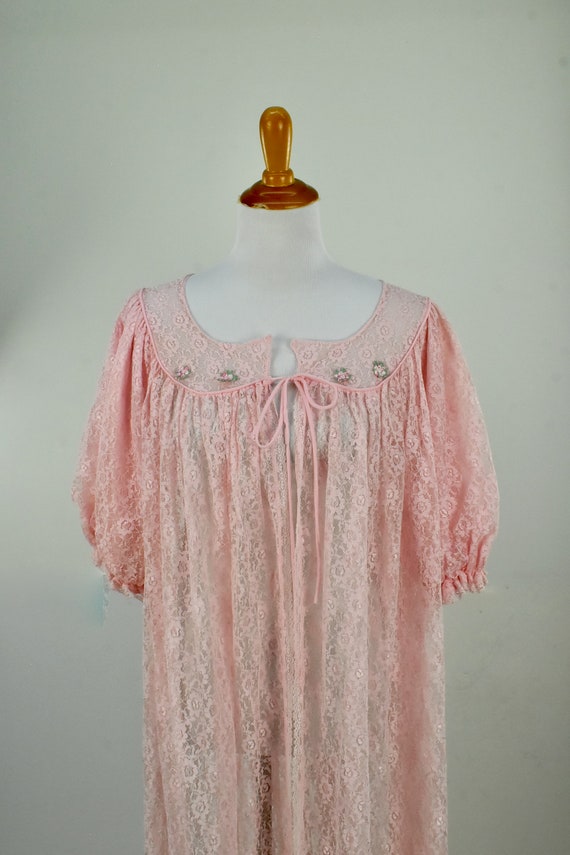 1950/60s PINK LACE Robe ....size Small to Medium