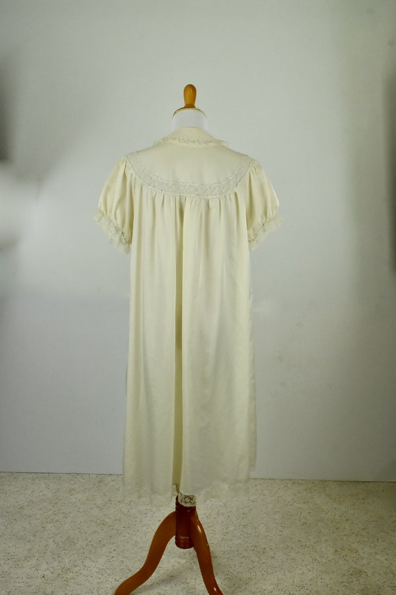 1950s Ivory  Silk Satin Robe with Lace & Blue App… - image 5