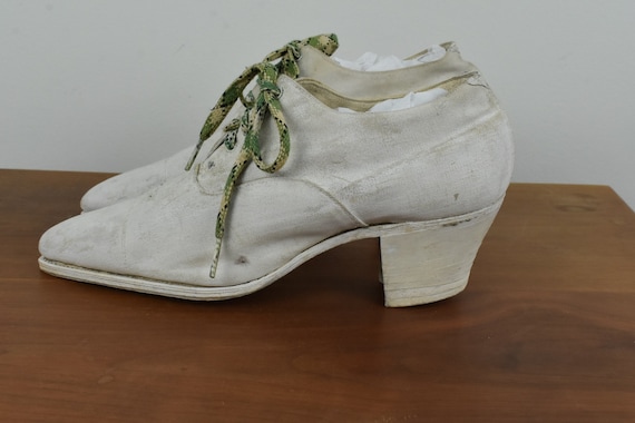 1910/20s  White Canvas Women's  Athletic Shoes ..… - image 3