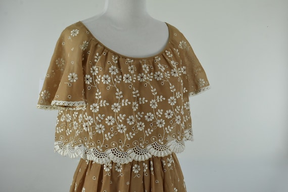1970s RONA Prairie EMBROIDERED /  Eyelet Muslin D… - image 1
