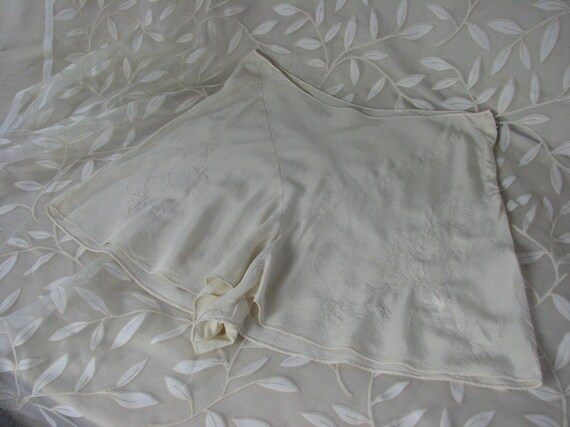 1920/30s Ivory Silk Tap Shorts / French Seams / Ha
