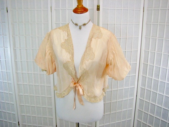 1920/30s Peach Silk Rayon Bed Jacket / Blouse  ..… - image 1