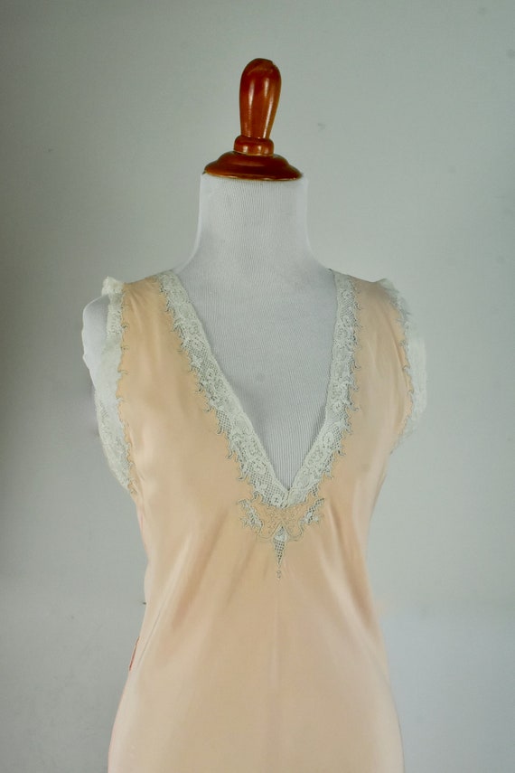 1920/30s Peach Silk & Lace Bias Cut Nightgown,,,,… - image 1