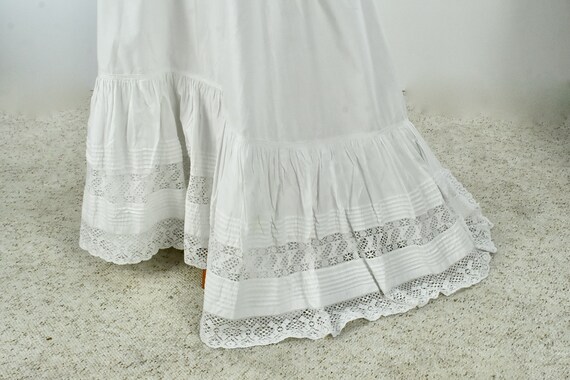 Victorian White Linen Petticoat with Hand Made LA… - image 7