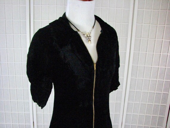 1940s Black Silk Velvet Robe / Hostess Gown .....… - image 2