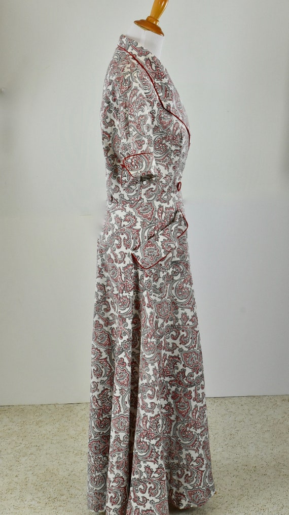 1940/50s Red PAISLEY Print Rayon  LOUNGING Gown..… - image 6