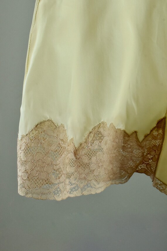 1920/30s Ivory Silk Crepe Tap Pants with Nude Cha… - image 4