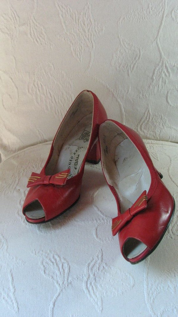 40s Red Peep Toe Heels with Bow............ sz 5 1