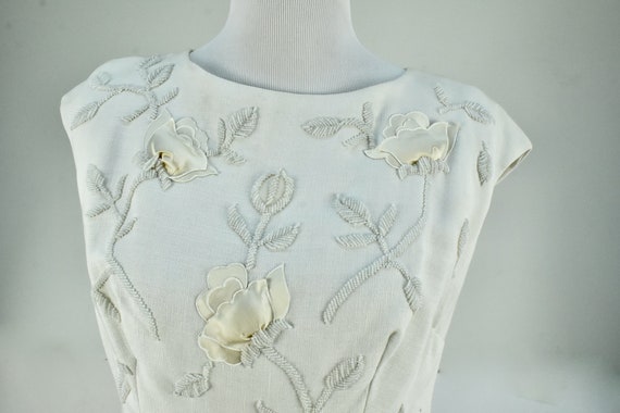 1960s Gorgeous Hand Beaded Ivory Linen Dress.....… - image 2