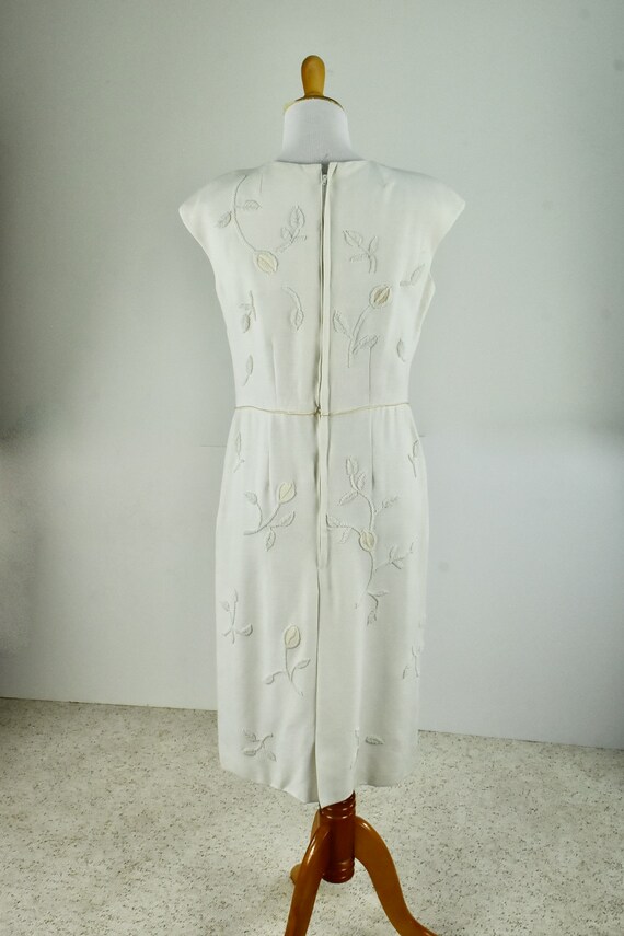 1960s Gorgeous Hand Beaded Ivory Linen Dress.....… - image 8