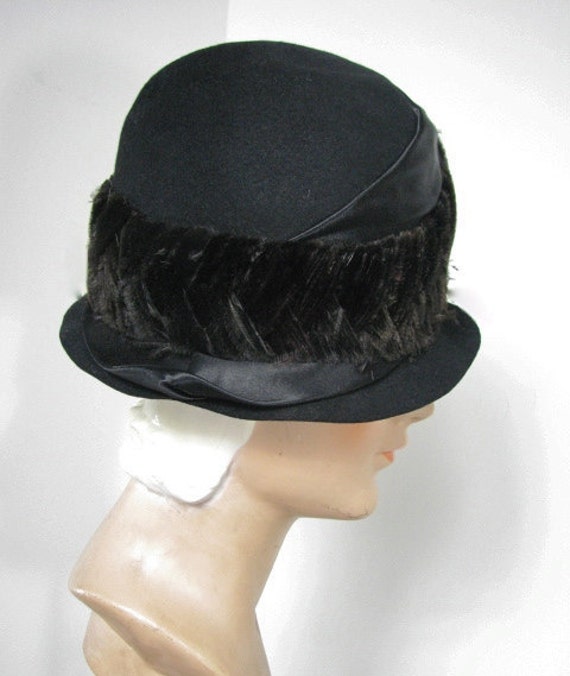 Edwardian Black Wool Felt Cloche with Marabou Fea… - image 4