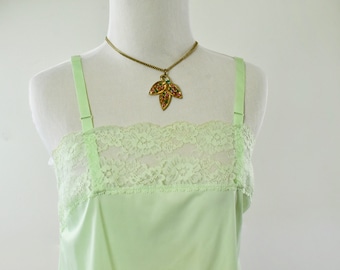 1960/70s Pastel Green Nylon Lace Slip by Maidenform ........size 32 / Small