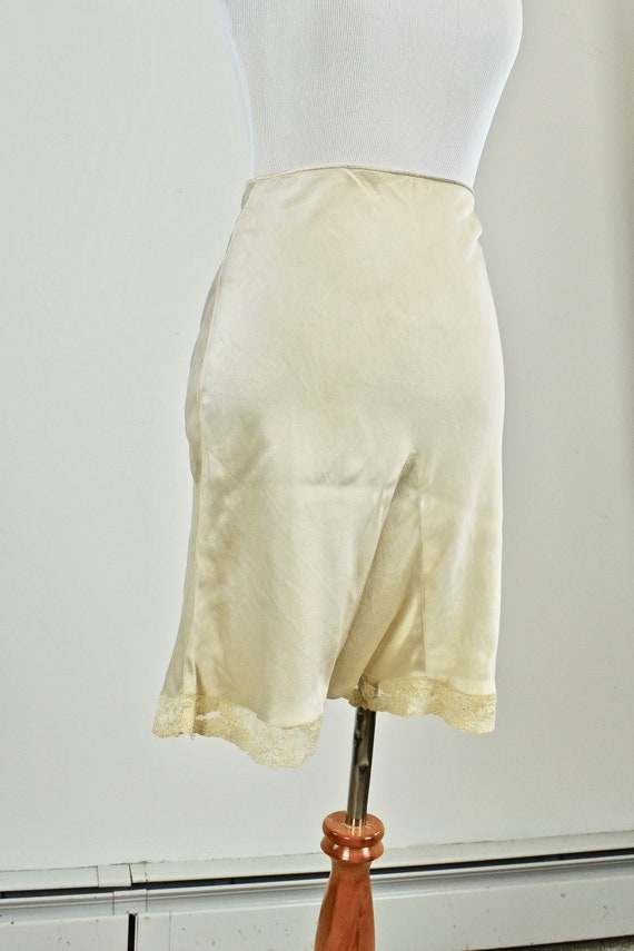 1920/30s   Ivory Silk Charmeuse Tap Pants with Lac