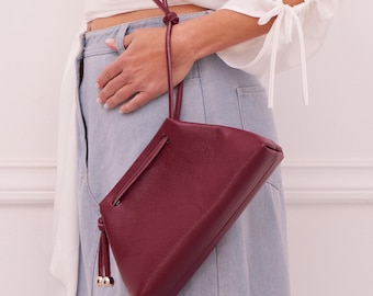 Bordeaux läderväska med kedja, vinröd kuvertväska, röd mini-toteväska, "Paulina", specialtillverkad