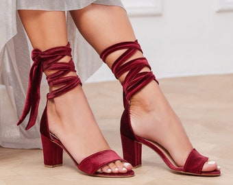 Chaussures de mariage rouges avec rubans, chaussures de mariée Boho, chaussures en velours rouge, chaussures de demoiselles d’honneur, chaussures à lacets de mariée, « Nafsika » sur mesure