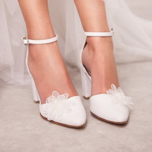 White Wedding Shoes, Pointy Wedding Pumps, Bridal Heels with Flowers, White Bridal Shoes, Bridal Block Heels, "Olympia" Custom Made