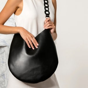 Umhängetasche, schwarze Ledertasche, schwarze Tasche Frauen, schwarze Leder Geldbörse, griechische Ledertasche, Boho Schultertasche, &quot;&quot;Kyveli&quot;&quot; auf Bestellung gefertigt.&quot;