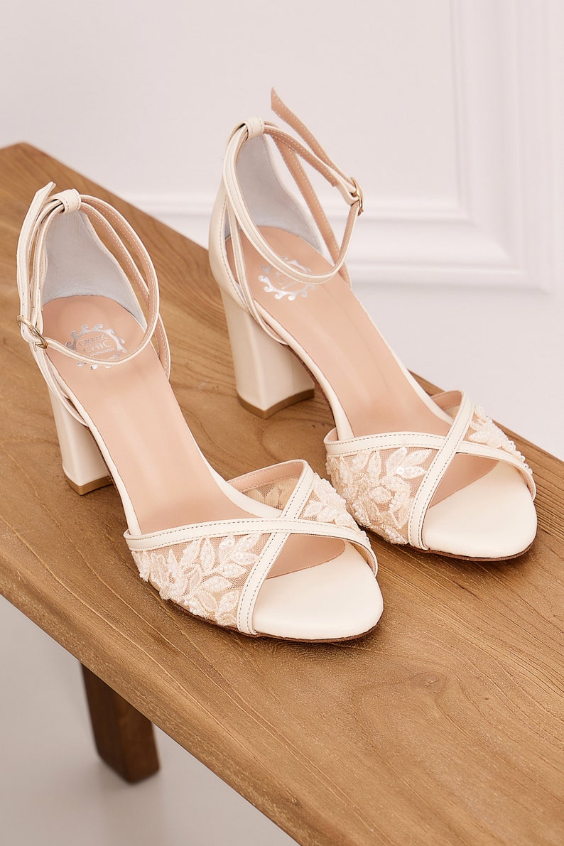 Ivory Lace Wedding Heels with Embroidered details, Bridal Block Heels, Lace Bridal Shoes, Low Heel Wedding Shoe, Isidora Custom Made zdjęcie 6