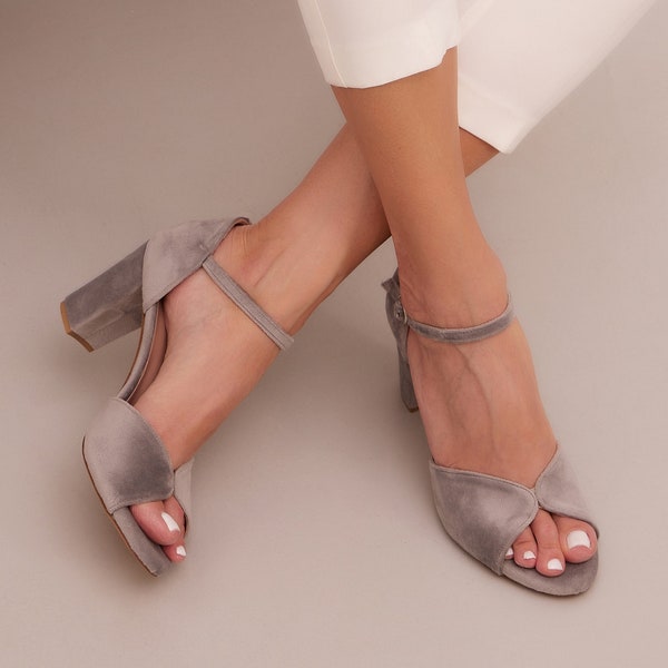 Kore, Graue Hochzeitsschuhe, Samt Blockabsatz Sandalen Peep Toe, Made to Order