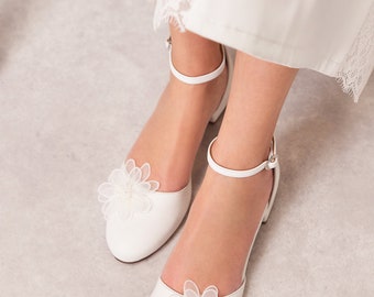 ladies white dress flats Wedding with Flowers, Leather Bridal Flat Shoes, Philippa, Made to Order color-group:metallic