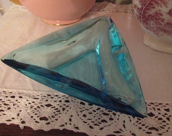 Triangular ashtray aqua blue Hazel Atlas vintage Empty pocket or jewelry Smoking item
