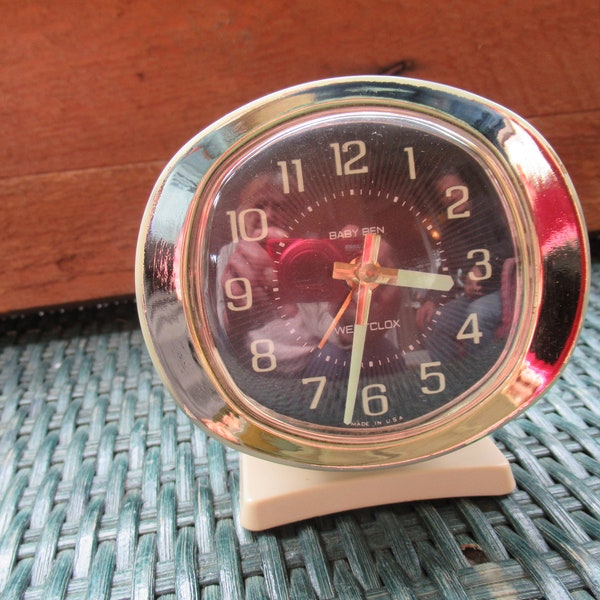 Westclox Baby Ben vintage desk clock from the 70s Operates by winding.Fluorescent