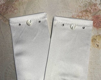 First Holy Communion Gloves White with Mother of Pearl Heart