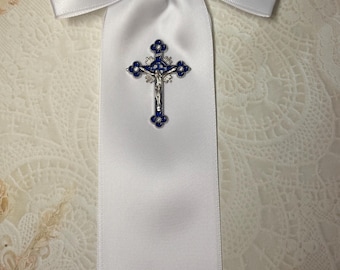 Brassard première communion avec breloque croix bleue/argentée