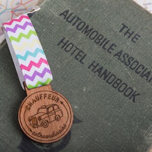 Chaufförsmedalj för moderna prestationer ~ taxichaufför, pappa, mamma, föräldermedalj / brosch / märke