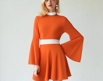 1970 年代のヴィンテージドレス、グリーンとゴールドの花柄シフォン