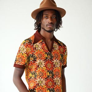 Camicia stile anni &#39;70, polo retrò da uomo, camicia con colletto a punta anni &#39;70, camicia hippie anni &#39;70 da uomo, camicia floreale marrone-arancio da uomo, camicia ispirata agli anni &#39;70
